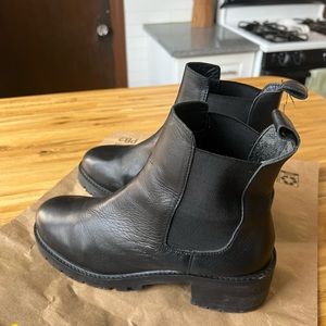 UO Chelsea Boots